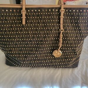 Michael Kors -JET SET STUD MK SIGNATURE LOGO Travel tote